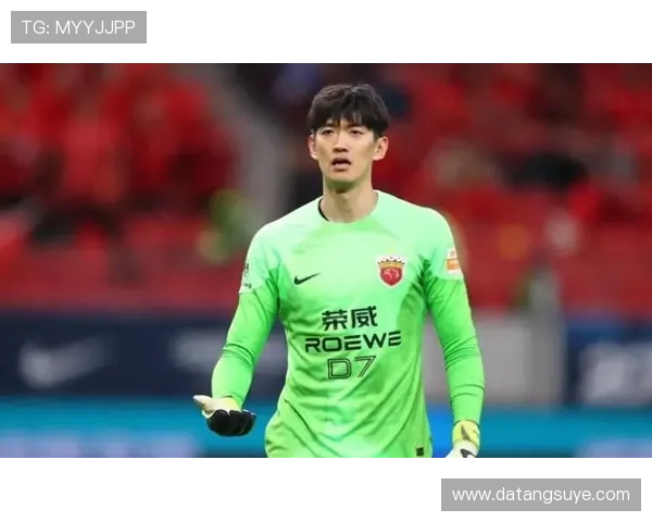 350 场里程碑！颜骏凌：926 次扑救 + 110 零封的海港门神