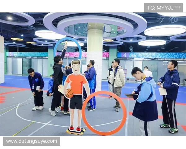 “雨花杯” 航模赛南京开赛：蓝天竞技融文旅