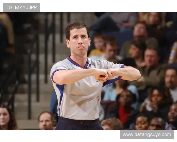 “第一草根王” 涉赌敲警钟：20 年前姚明黑哨与火箭的悲情