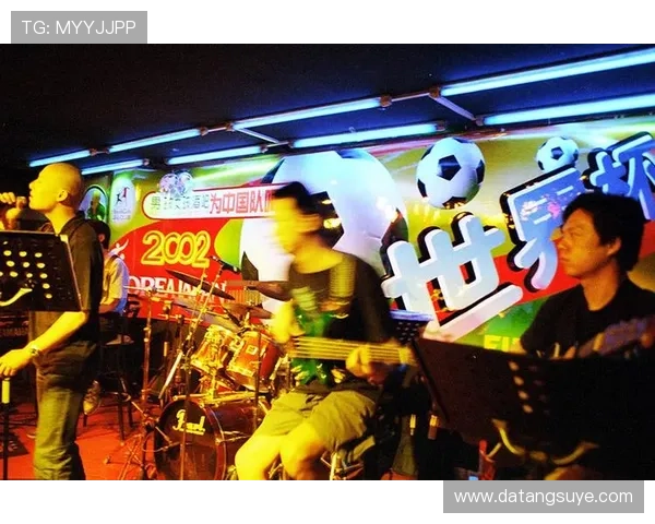 世界杯酒吧内球迷暴乱引发大规模冲突 警方介入处理局势紧张